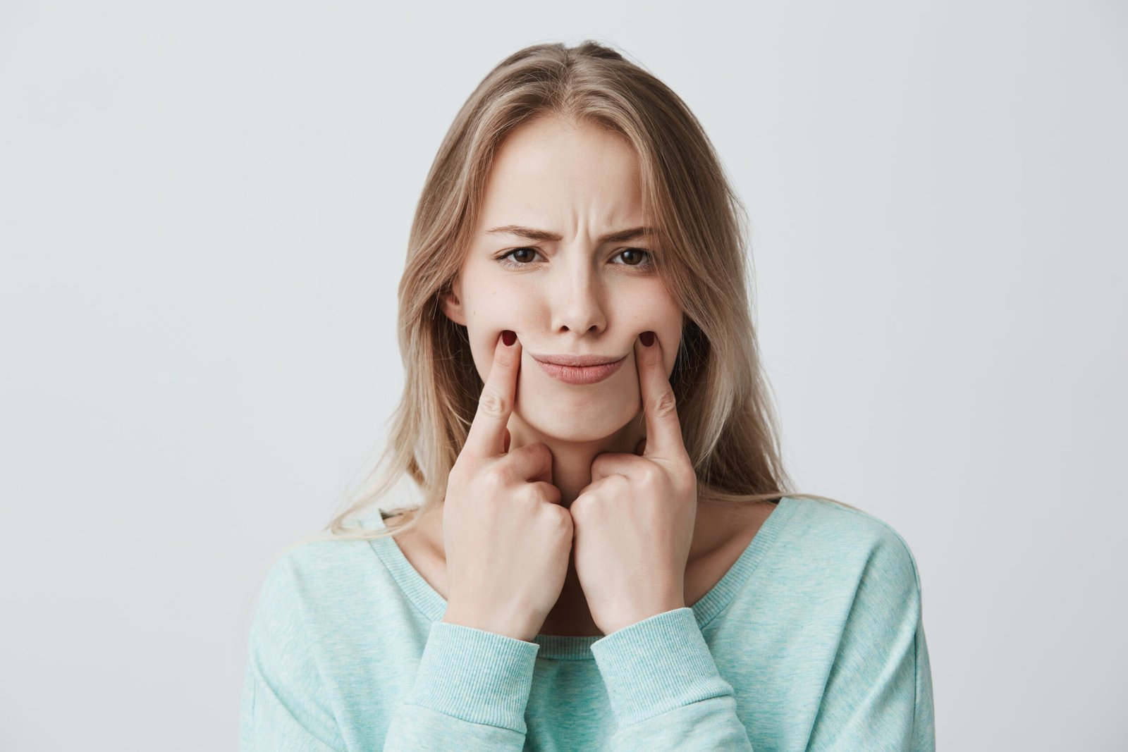 Early signs of gum disease, including redness, swelling, and bleeding gums.