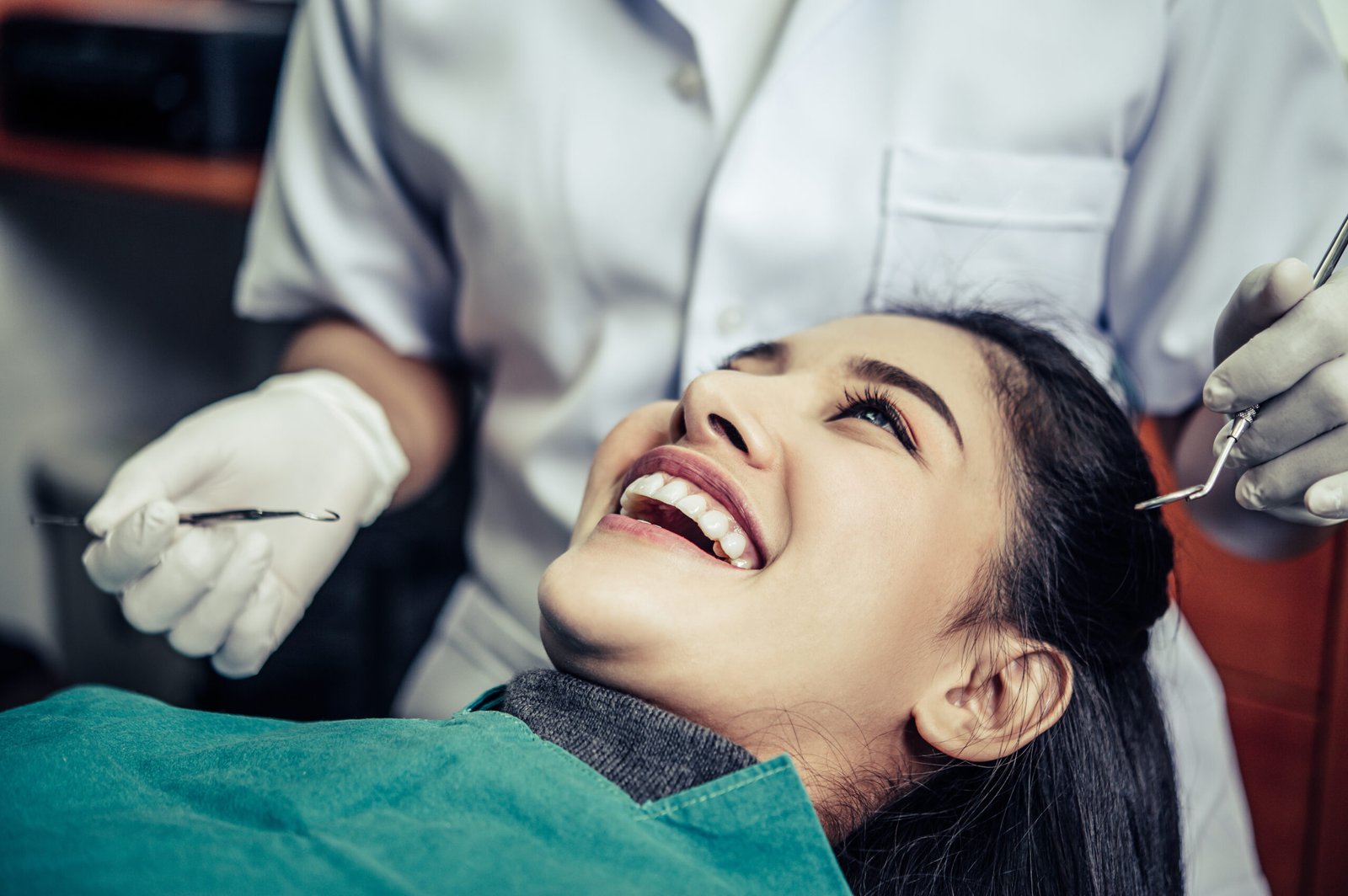 Emergency dentist providing fast and affordable care for urgent dental issues.